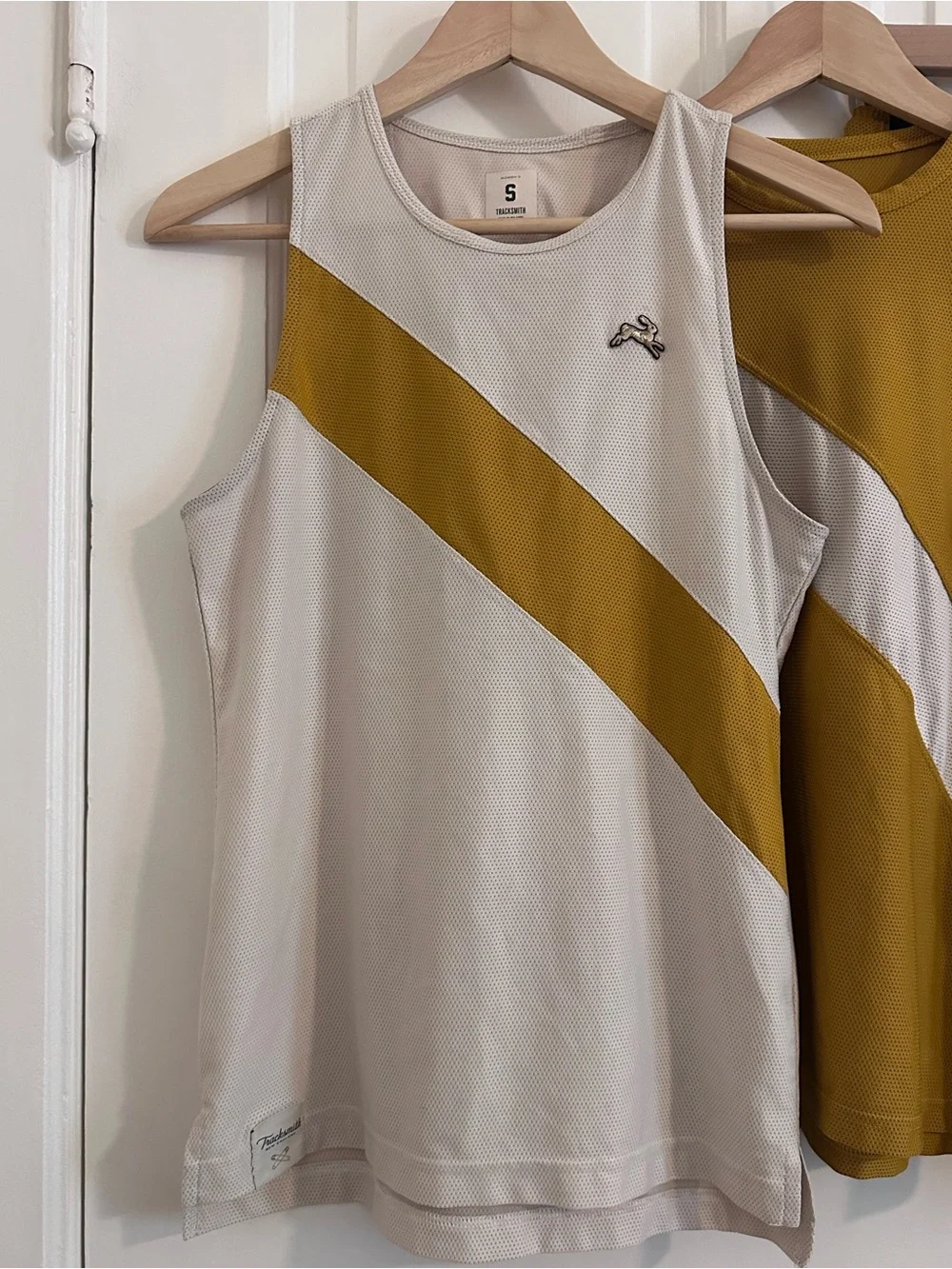 Tracksmith Van Cortlandt Singlet Long Sleeve Shorts Set Honey Gold Ivory Small - Picture 2 of 10